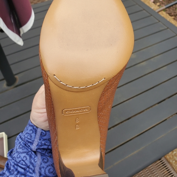 Coach Sue Printed Snakeskin Tan Heels Pumps size 8 - Picture 5 of 8